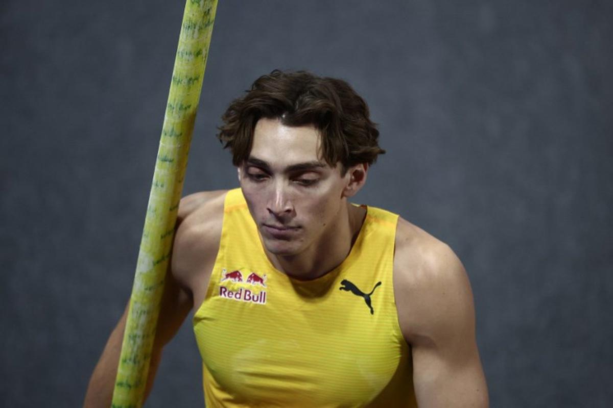 Sweden's Armand Duplantis walks during the Men's pole vault event during the All Stars Perche international indoor athletics pole vaulting meeting in Clermont-Ferrand, central France, on February 22, 2026. Alex MARTIN / AFP