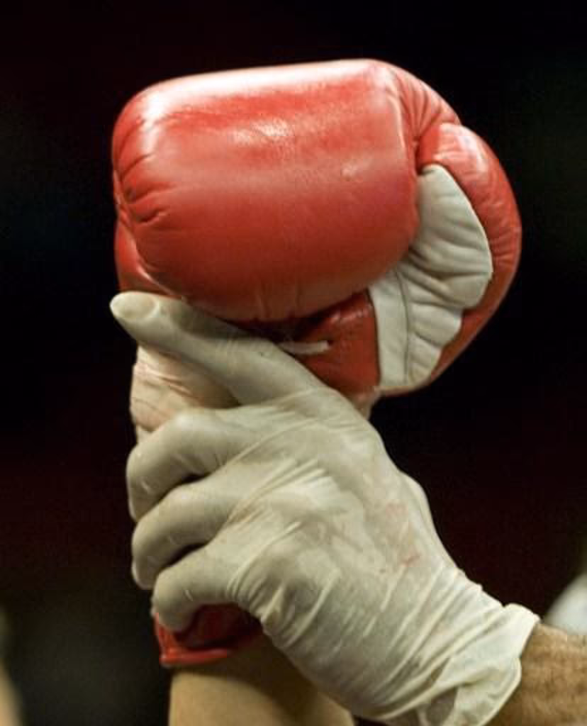 WBC Champion Mini Flyweight title Edgar Sosa of Mexico hold his hand, during their professional boxing bout in Mexico City, on November 29, 2008.AFP PHOTO/Alfredo ESTRELLA
