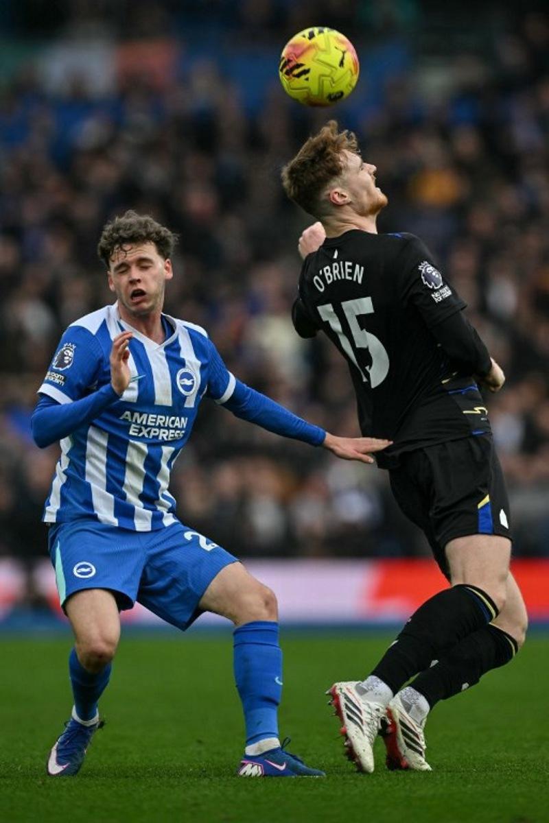 Brighton's Belgian defender #29 Maxim De Cuyper (L) clashes with Everton's Irish defender #15 Jake O'Brien (R) during the English Premier League football match between Brighton and Hove Albion and Everton at the American Express Community Stadium in Brighton, southern England on January 31, 2026. Glyn KIRK / AFP