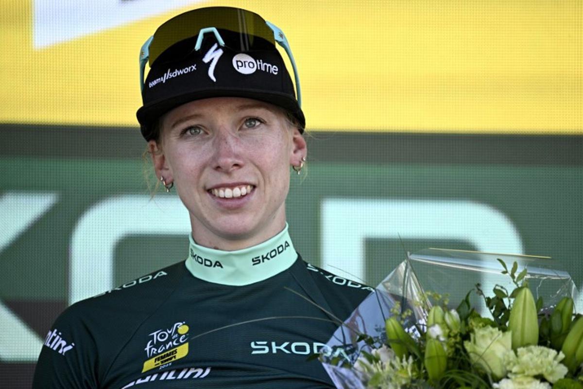 Team SD Worx - Protime's Dutch rider Lorena Wiebes celebrates her green jersey of best sprinter on the podium after the 7th stage (out of 9) of the fourth edition of the Women's Tour de France cycling race, 159.7 km from Bourg-en-Bresse to Chambéry, in Chambéry, south-eastern France on August 1, 2025. JULIEN DE ROSA / AFP