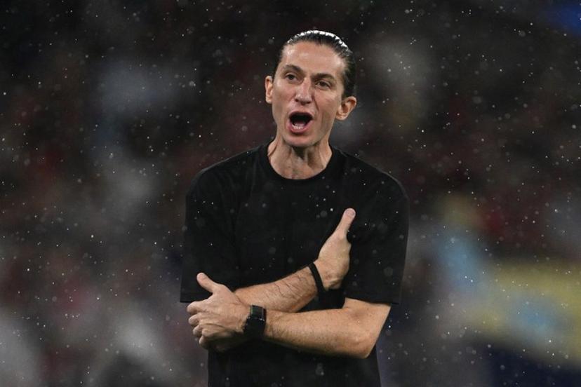 Flamengo's head coach Filipe Luis gestures during the Recopa Sudamericana second leg final football match between Brazil's Flamengo and Argentina's Lanus at the Maracana Stadium in Rio de Janeiro, Brazil, on February 26, 2026. MAURO PIMENTEL / AFP