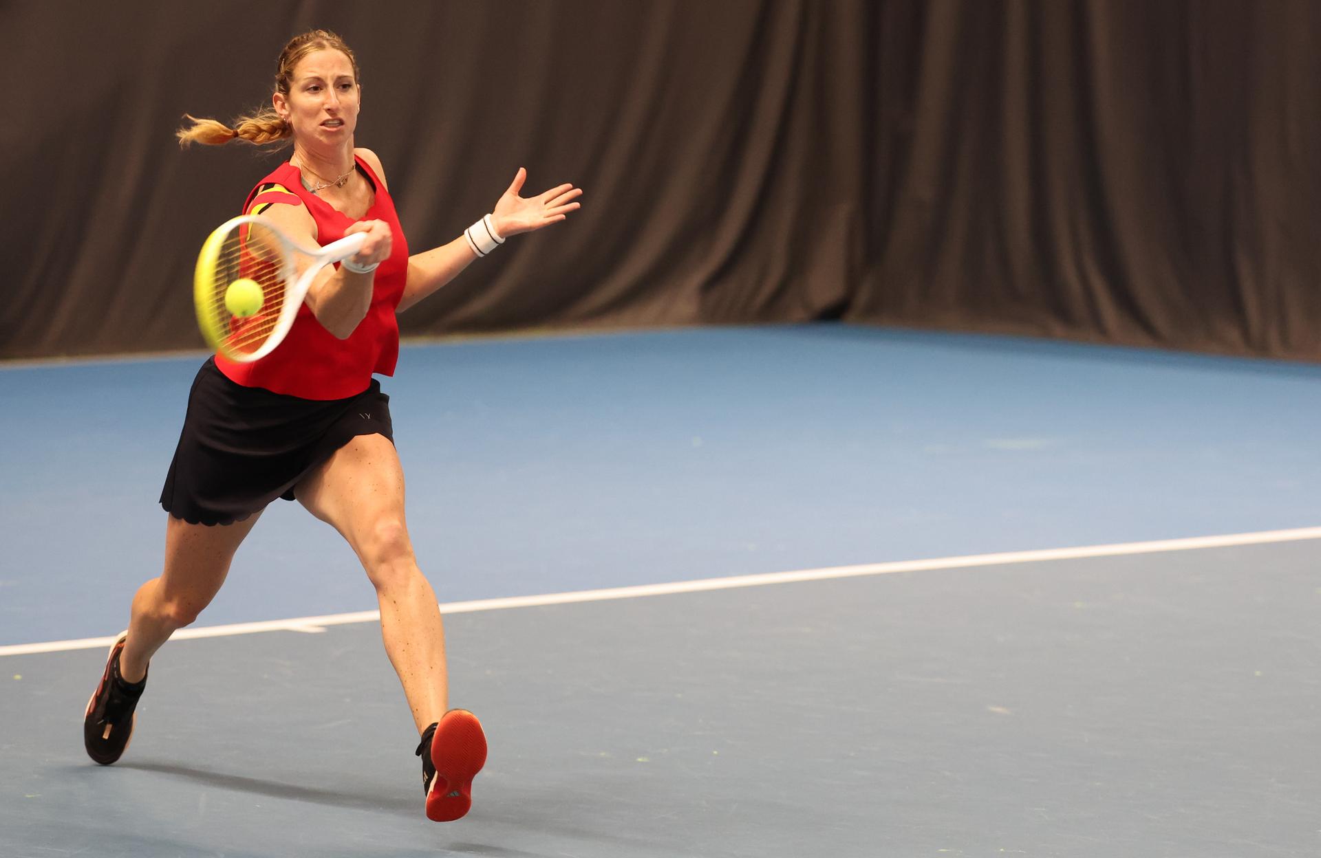 Belgian Magali Kempen and pictured in action during a doubles tennis match between Belgian pair Minnen/Kempen and Hungarian pair Babos/Stollar, in the meeting between Belgium and Hungary in the pool phase of the Europe/Africa Group I of the Billie Jean King Cup tennis, in Vilnius, Lithuania on Wednesday 09 April 2025. PHOTO VIRGINIE LEFOUR PHOTO VIRGINIE LEFOUR