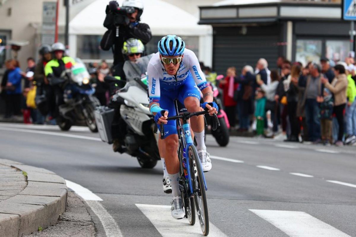 Team Jayco AlUla's Italian rider Alessandro De Marchi cycles in a breakaway during the sixth stage of the Giro d'Italia 2023 cycling race, 162 km between Naples and Naples, on May 11, 2023. Luca Bettini / AFP