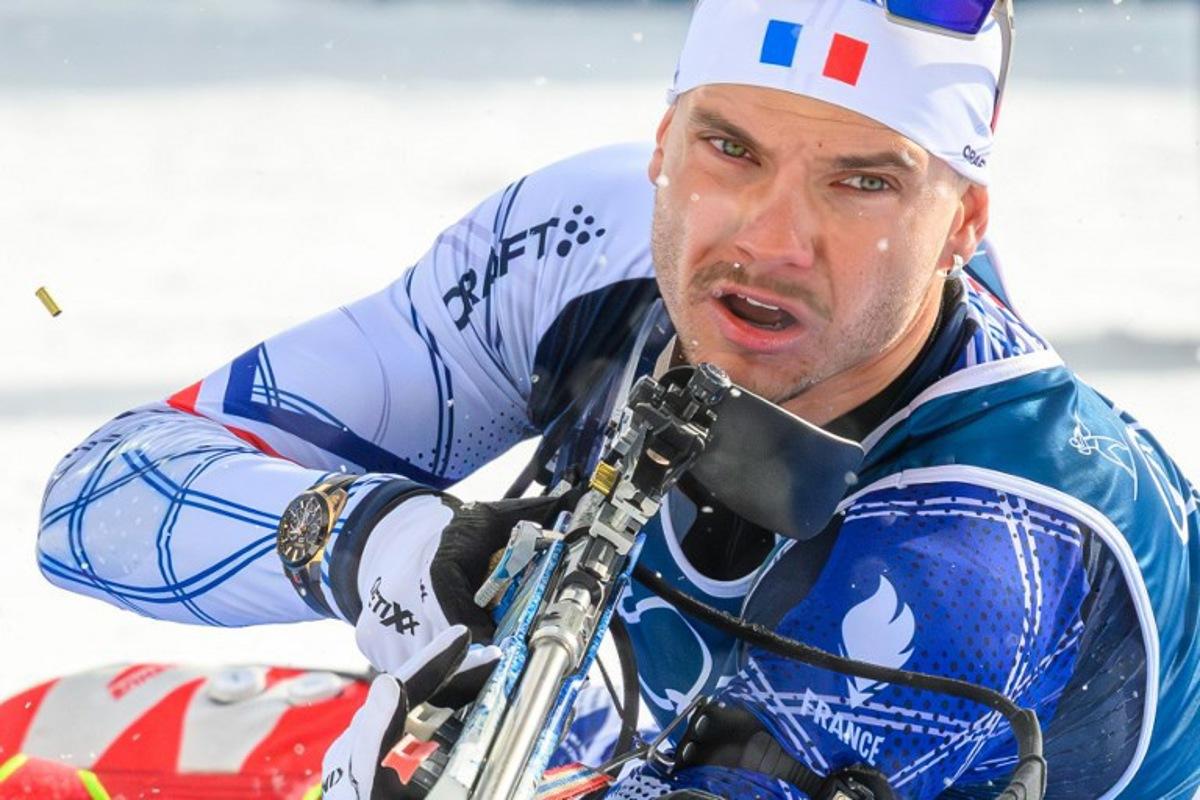 France's Emilien Jacquelin competes at the shooting range during the men's biathlon 15km mass start event during the Milano Cortina 2026 Winter Olympic Games at the Anterselva Biathlon Arena (Sudtirol Arena) in Anterselva (Val Pusteria) on February 20, 2026. FRANCOIS-XAVIER MARIT / AFP