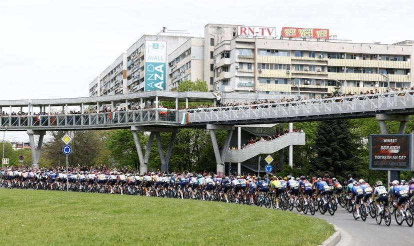 The pack rides during the 2nd stage of the Giro d'Italia 2026 - Tour of Italy cycling race between Burgas and Veliko Tarnovo, Bulgaria, on May 9, 2026. Luca Bettini / AFP