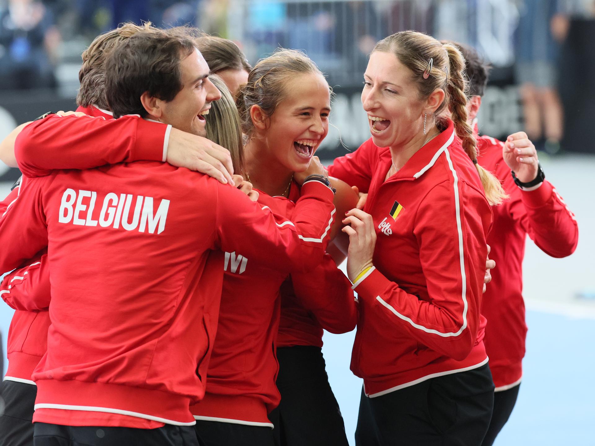 Belgian Hanne Vandewinkel celebrates with her teammates after winning a tennis match against German Seidel, the second match of the meeting between Belgium and Germany in the Billie Jean King Cup Play-offs, on Sunday 16 November 2025 in Ismaning, Germany. PHOTO BENOIT DOPPAGNE