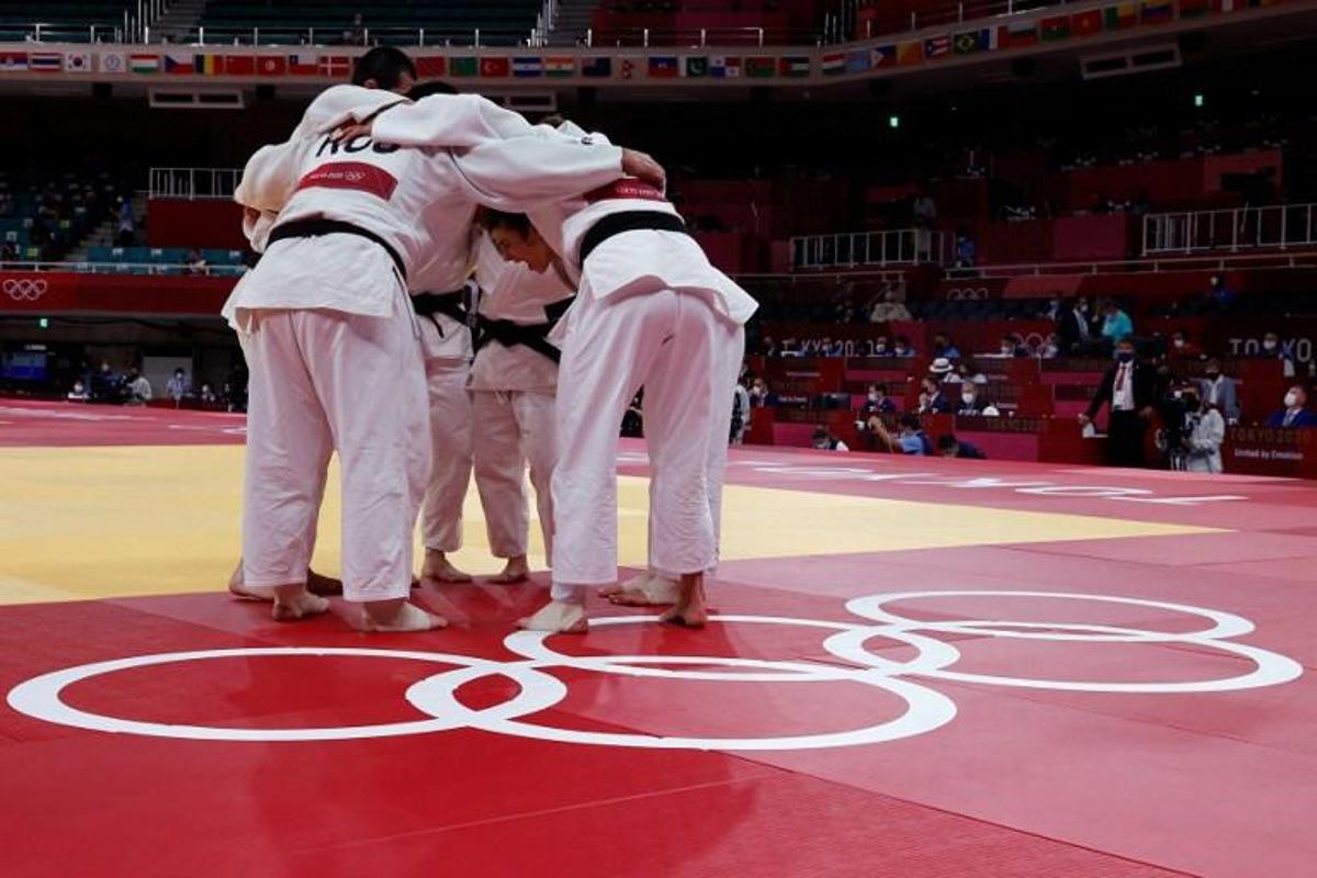 Team Russia celebrates the victory over Mongolia at the end of their judo mixed team's quarterfinal match during the Tokyo 2020 Olympic Games at the Nippon Budokan in Tokyo on July 31, 2021. Jack GUEZ / AFP