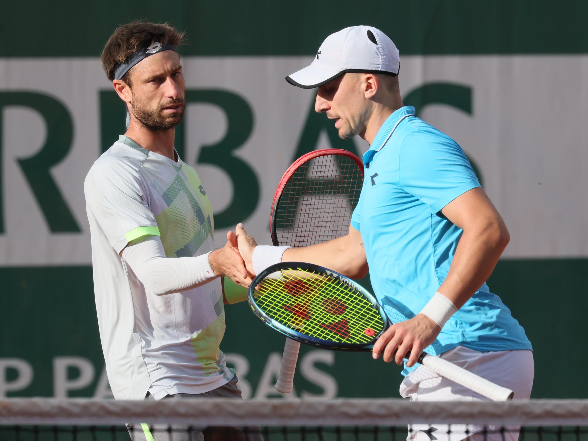 Belgian Sander Gille and Polish Jan Zielinski pictured during a doubles tennis match against American pair Harrison-King, in the first round of the men's doubles at the Roland Garros Grand Slam tennis tournament, Wednesday 28 May 2025 in Paris, France. The 2025 edition of Roland Garros takes place from May 24th to June 8th 2025. BELGA PHOTO BENOIT DOPPAGNE