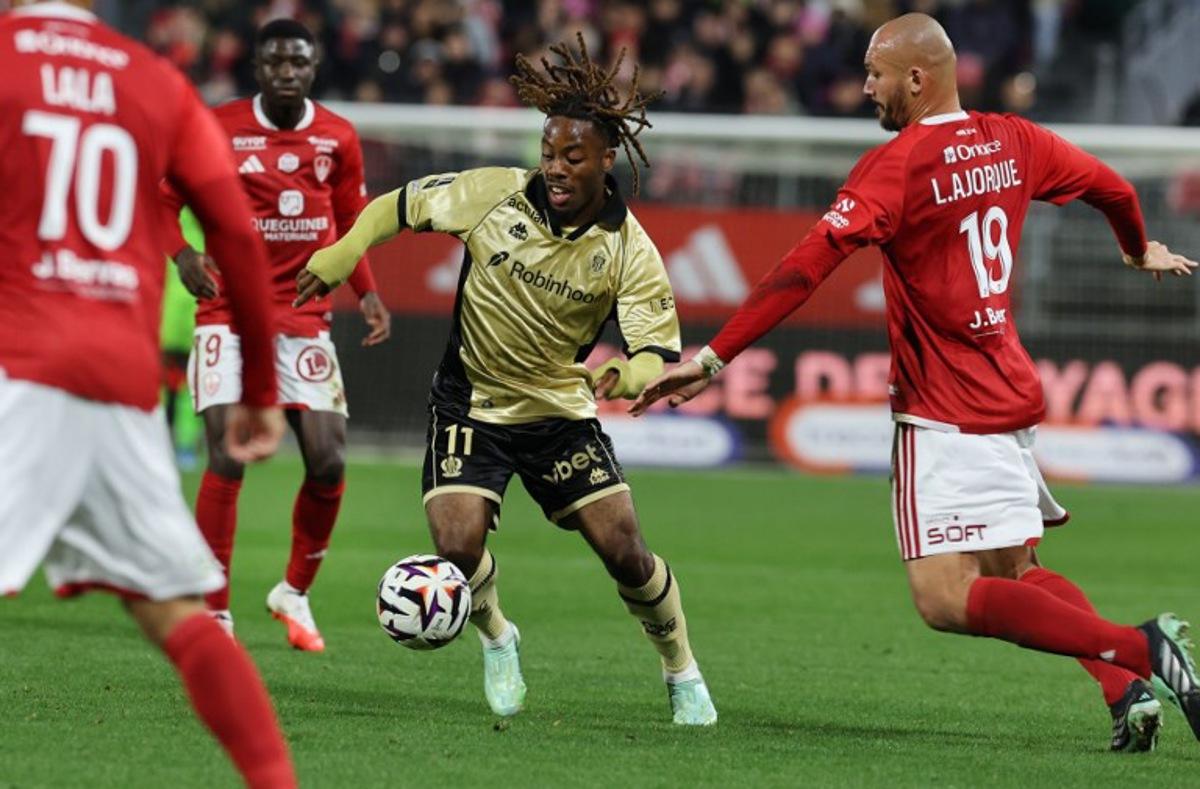 Nice's French-Ivorian forward #11 Elye Wahi controls the ball next to Brest's French forward #19 Ludovic Ajorque (R) during the French L1 football match between Stade Brestois 29 and OGC Nice at the Francis-Le Ble Stadium in Brest, western France on October 23, 2026. Fred TANNEAU / AFP