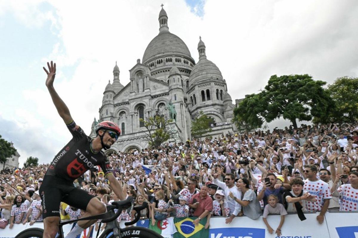 Tudor Pro Cycling Team's French rider Julian Alaphilippe cycles past the Sacre Coeur basilica during the 21st stage of the 113th edition of the Tour de France cycling race, 88,7 km starting and finishing in Paris, on July 26, 2026. Loic VENANCE / AFP