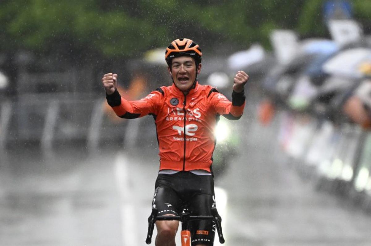 Team Ineos' US rider AJ August celebrates winning the sixth and last stage of the Basque Country's Itzulia cycling tour, a 135.4 km race between Goizper-Antzuola and Bergara, on April 11, 2026. ANDER GILLENEA / AFP