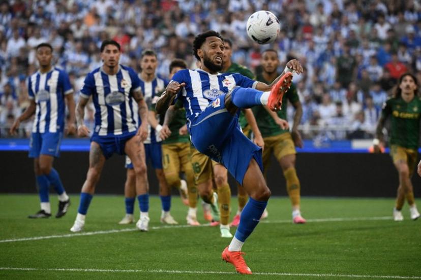 Deportivo La Coruna's Gabonese forward #07 Pierre-Emerick Aubameyang controls the ball during the Spanish league football match between RC Deportivo de la Coruna Real and Betis at Municipal de Riazor Stadium in A Coruna on September 20, 2026. Miguel RIOPA / AFP