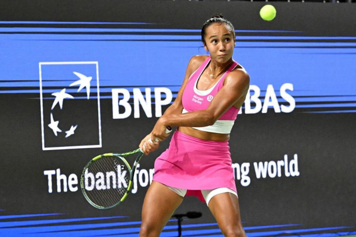 Canada's Leylah Fernandez returns a shot against Poland's Maja Chwalinska during the WTA Singapore Open Tennis semifinal in Singapore on September 26, 2026. Roslan RAHMAN / AFP