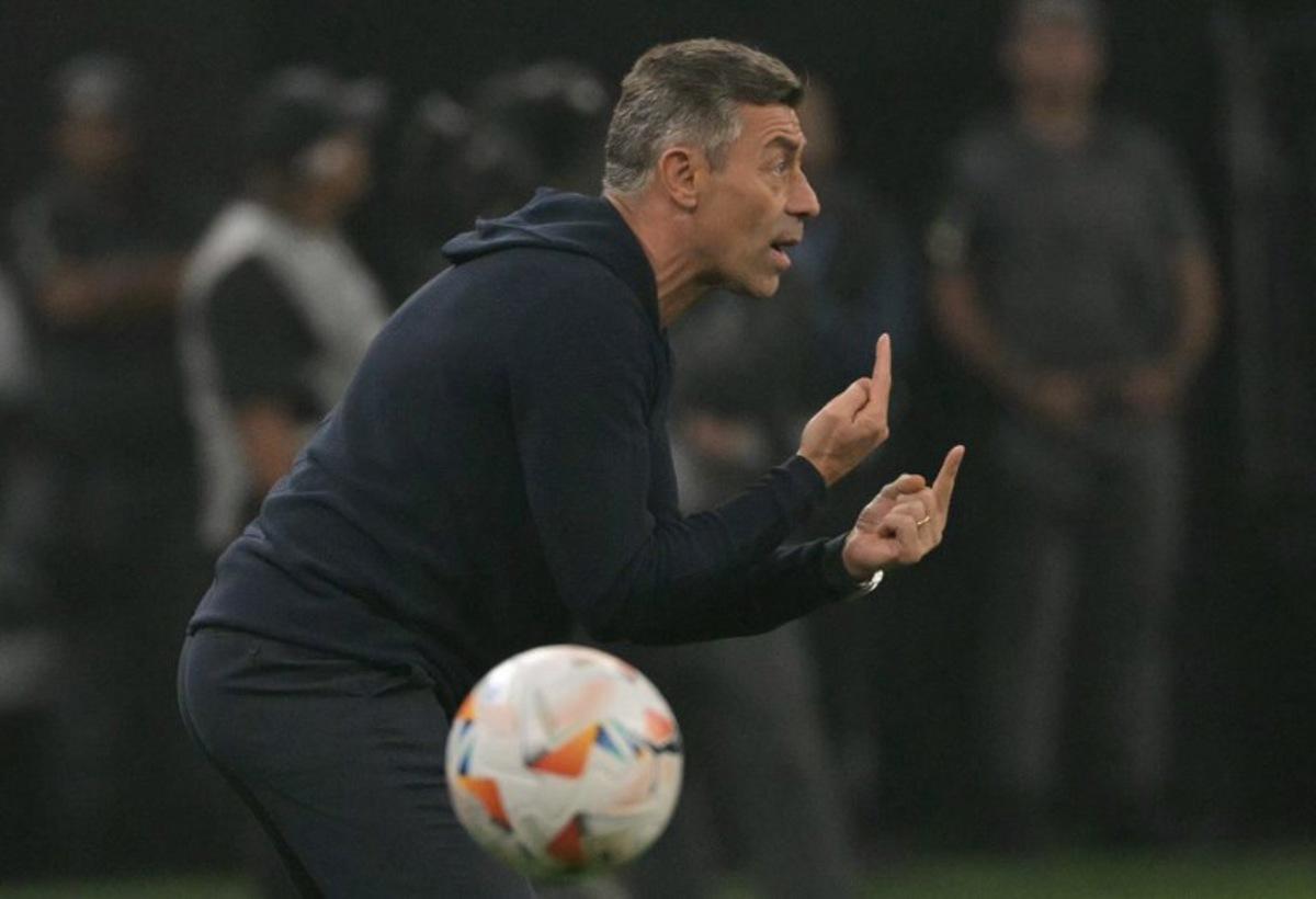 Red Bull Bragantino's Portuguese coach Pedro Caixinha gestures during the Copa Sudamericana round of 16 second leg football match between all-Brazilian Corinthians and Red Bull Bragantino at the Neo Quimica Arena stadium in Sao Paulo, Brazil, on August 20, 2024. NELSON ALMEIDA / AFP