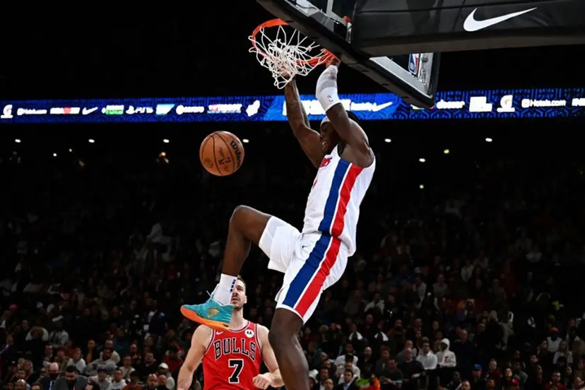 Detroit Pistons' US power forward Jalen Duren dunks on Chicago Bulls' Slovenian point guard Goran Dragic during the 2023 NBA Paris Games basketball match between Detroit Pistons and Chicago Bulls at the Arena stadium in Paris on January 19, 2023. Anne-Christine POUJOULAT / AFP