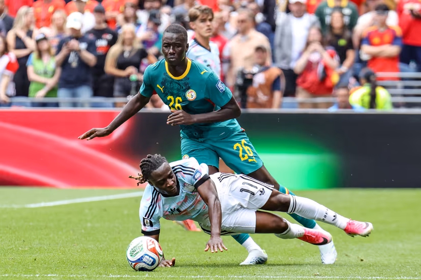 Belgium's Jeremy Doku and Senegal's Pape Gueye fight for the ball during a soccer game between Belgian national team Red Devils and Senegal, on Wednesday 01 July 2026, at the Seattle Field, in Seattle, a 1/16 finals game in the FIFA World Cup 2026. BELGA PHOTO BRUNO FAHY