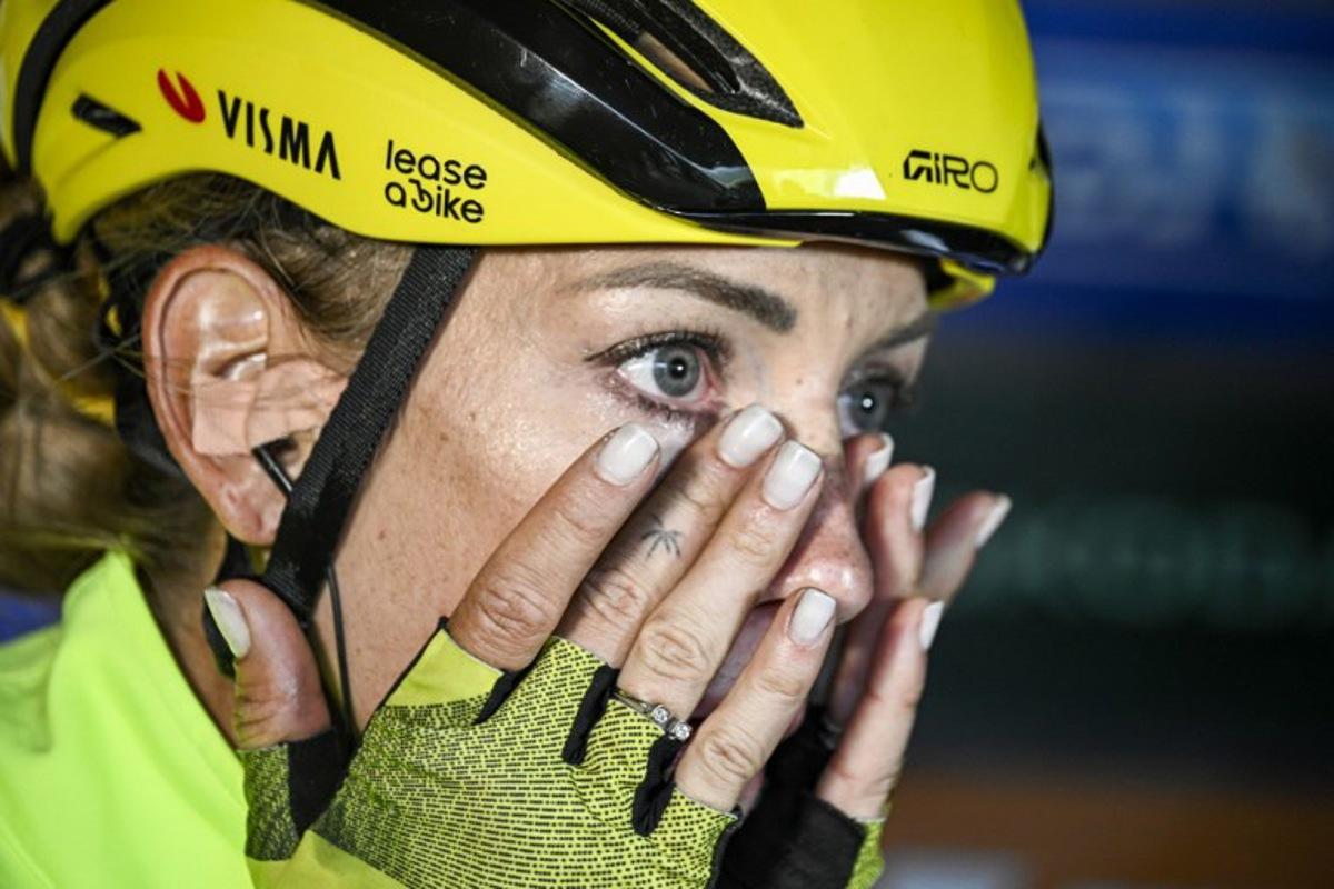 Team Visma | Lease a Bike's French rider Pauline Ferrand-Prevot celebrates after winning the 8th stage (out of 9) of the fourth edition of the Women's Tour de France cycling race, 111.9 km from Chambery to Saint-François-Longchamp, in Saint-François-Longchamp, south-eastern France on August 2, 2025. JULIEN DE ROSA / AFP