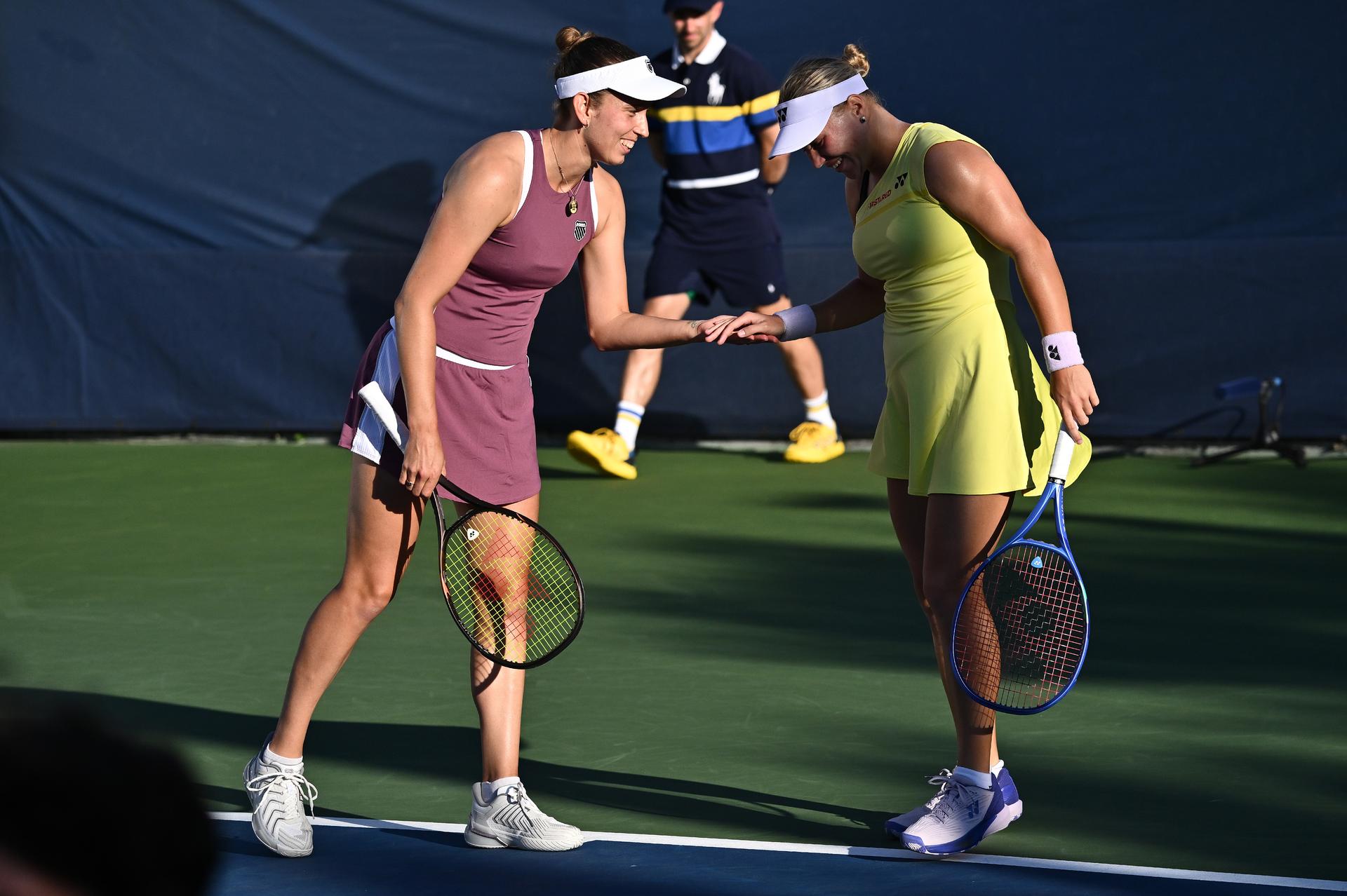 Elise Mertens of Belgium and Diana Shnaider (in yellow) of Russia tap as they play against Hanne Vandewinkel of Belgium and Daria Snigur of Ukraine during the Women's doubles Round 1 of the 2026 US Open Tennis Championship, USTA Billie Jean King National Tennis Center in Flushing Meadow-Corona Park, in the Queens borough of New York, NY, September 4, 2026. (Photo by Anthony Behar/Sipa USA) BELGA PHOTO BENELUX ONLY
