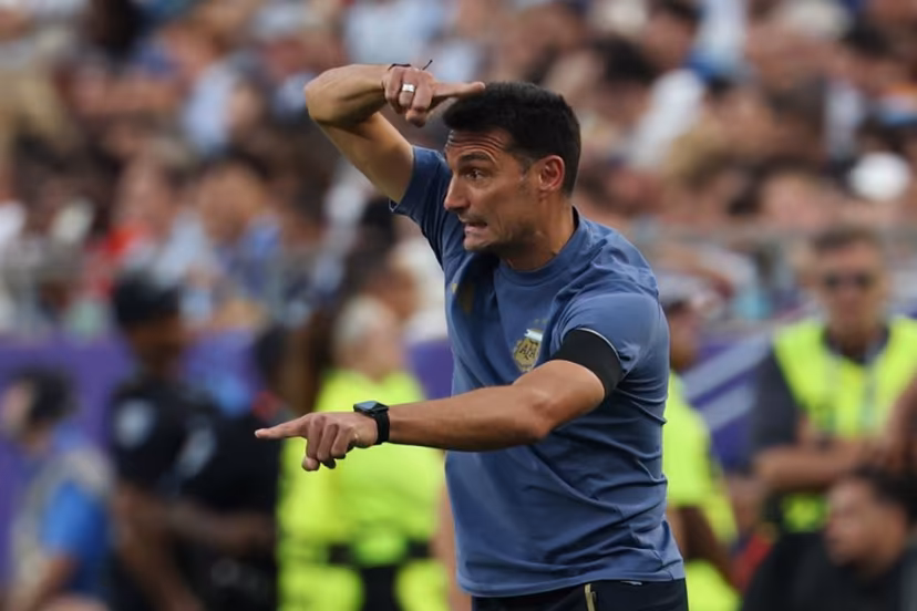Argentina's head coach Lionel Scaloni gestures on the touchline during the 2026 World Cup football tournament quarter-final match between Argentina and Switzerland at the Kansas City Stadium in Kansas City on July 11, 2026. Odd ANDERSEN / AFP
