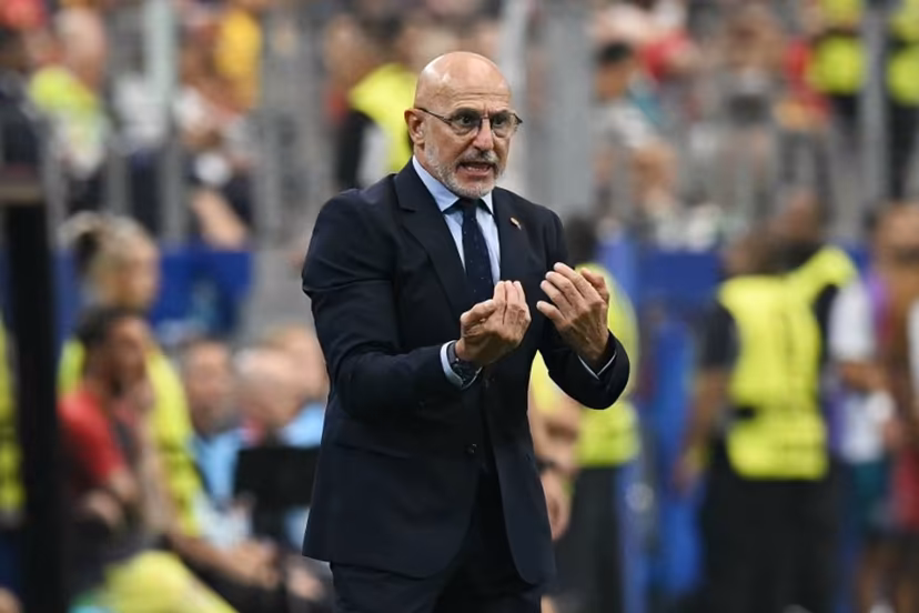 Spain's head coach Luis de la Fuente gestures during the 2026 World Cup round of 16 football match between Portugal and Spain at the Dallas Stadium in Arlington on July 6, 2026. Paul ELLIS / AFP