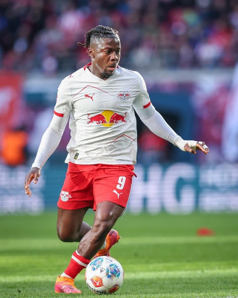 Leipzig's Belgian forward #09 Johan Bakayoko plays the ball during the German first division Bundesliga football match RB Leipzig v Hamburg SV in Leipzig, eastern Germany on October 18, 2025. RONNY HARTMANN / AFP