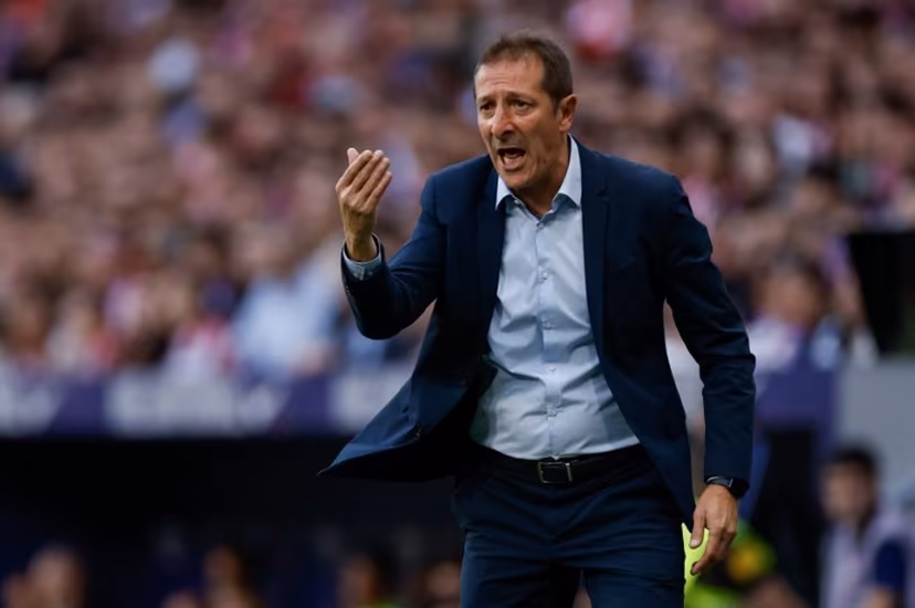 Osasuna's Spanish coach Luis Ramis gestures to players during the Spanish league football match between Club Atletico de Madrid and CA Osasuna at the Metropolitano stadium in Madrid on September 16, 2026. Oscar DEL POZO / AFP