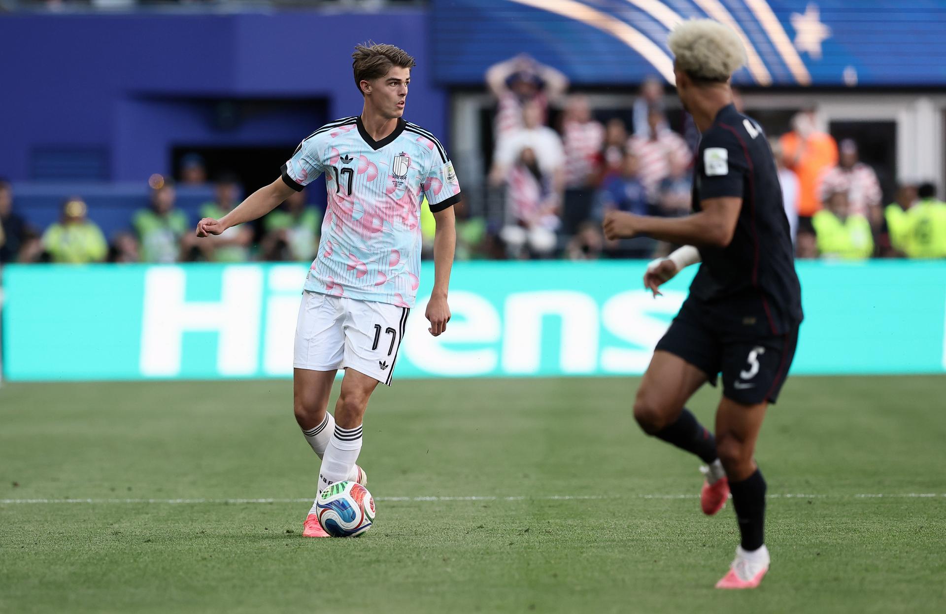Belgium's Charles De Ketelaere and US' Antonee Robinson fight for the ball during a soccer game between the USA and Belgian national team Red Devils, on Monday 06 July 2026, at the Seattle Field, in Seattle, a 1/8 finals game in the FIFA World Cup 2026. BELGA PHOTO BRUNO FAHY