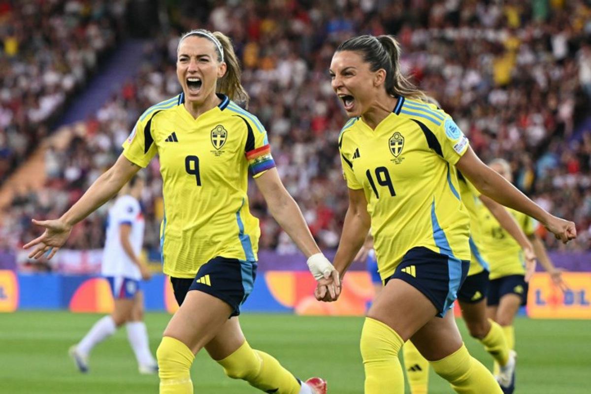 Sweden's forward #09 Kosovare Asllani (L) celebrates with Sweden's forward #19 Johanna Rytting Kaneryd after she scored her team's first goal during the UEFA Women's Euro 2025 quarter-final football match between Sweden and England at Letzigrund Stadium in Zurich, on July 17, 2025. SEBASTIEN BOZON / AFP