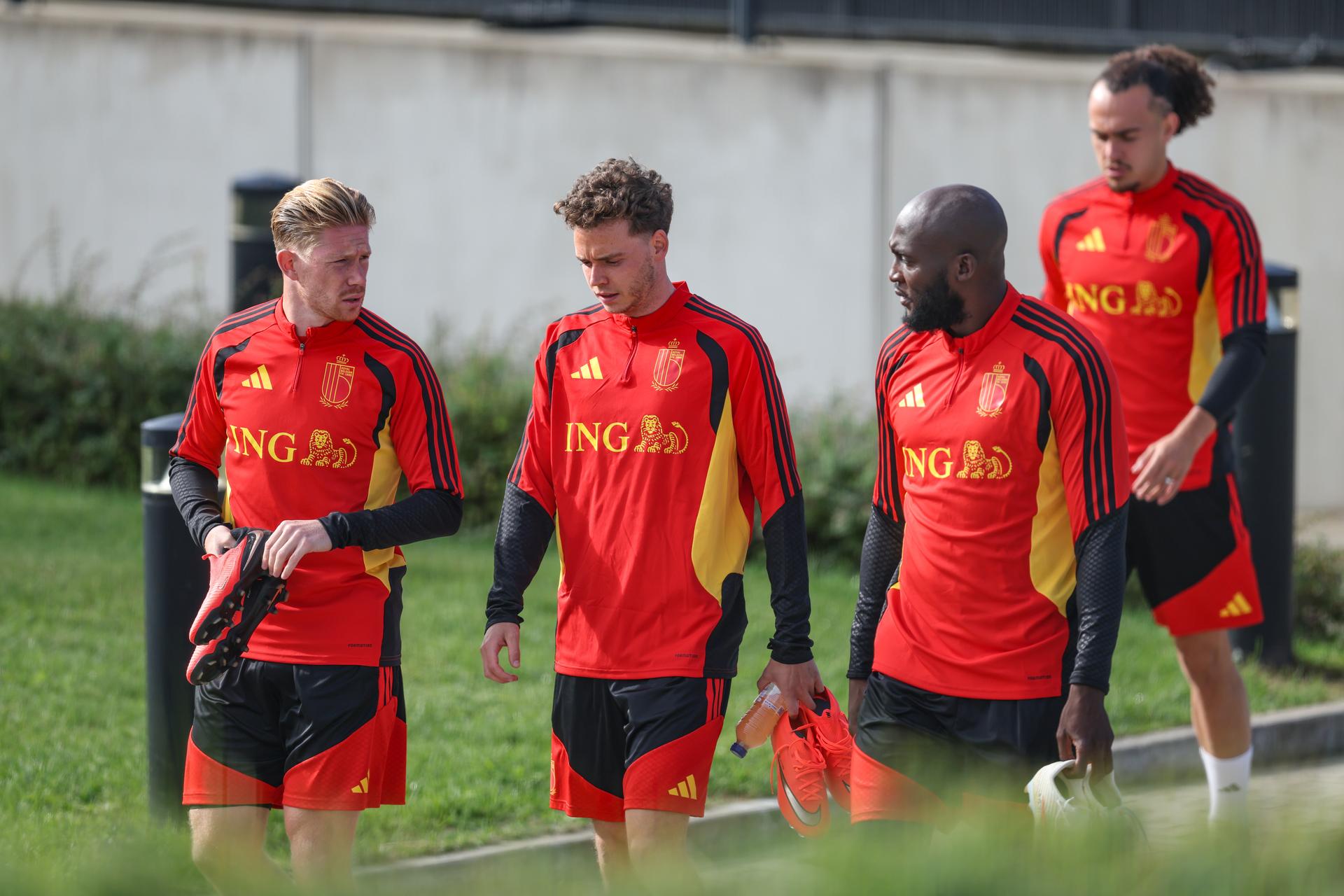Belgium's Kevin De Bruyne; Belgium's Maxim De Cuyper and Belgium's Romelu Lukaku arrive for a training session of the Red Devils, the Belgian national soccer team, at the national training center in Tubize, Tuesday 22 September 2026. The team is preparing for fixtures in the UEFA Nations League competition. BELGA PHOTO BRUNO FAHY