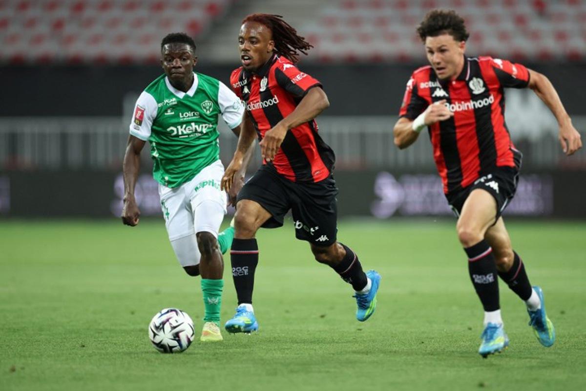 Nice's French forward #11 Elye Wahi (C) runs with de ball during the L1-L2 playoff second-leg football match between first divison club OGC Nice and second division club AS Saint-Etienne at the Allianz Riviera Stadium in Nice, south-eastern France, on May 29, 2026. Valery HACHE / AFP