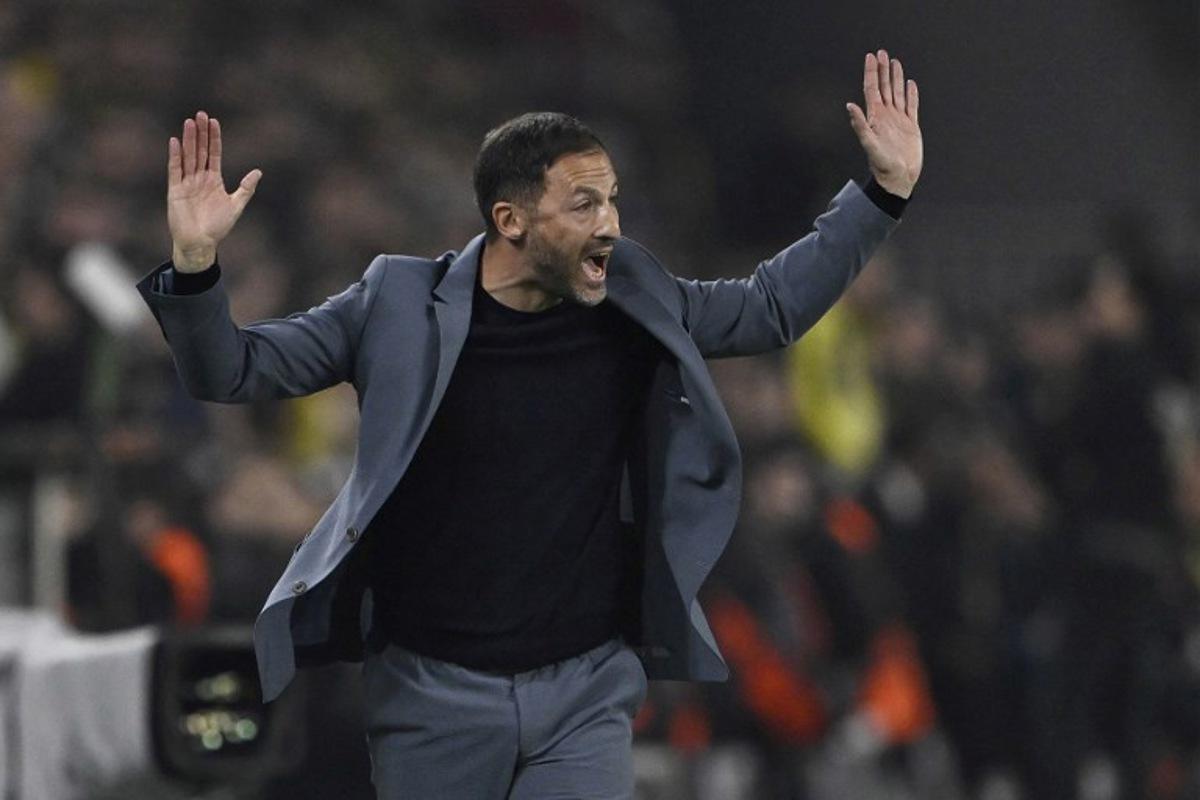 Fenerbahce's Italian head coach Domenico Tedesco gestures during the UEFA Europa League 5 round day football match between Ferencvarosi TC and Fenerbahce at the Chobani Stadium in Istanbul, on November 27, 2025. Yasin AKGUL / AFP