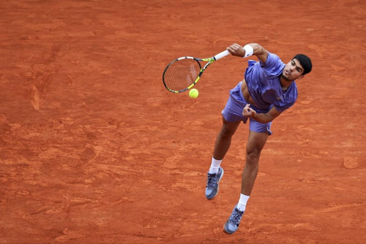 Spain's Carlos Alcaraz serves to Spain's Alejandro Davidovich Fokina during the Monte Carlo ATP Masters Series Tournament semi-final tennis match at the Monte Carlo Country Club in Roquebrune-Cap-Martin on April 12, 2025. Valery HACHE / AFP
