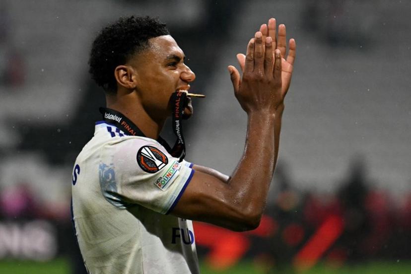 Aston Villa's English striker #11 Ollie Watkins applauds the fans with his winner's medal between his teeth after winning the UEFA Europa League final football match between SC Freiburg and Aston Villa at Besiktas Park in Istanbul on May 20, 2026. Ozan KOSE / AFP