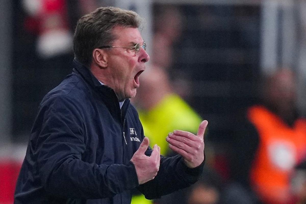 Bochum's German head coach Dieter Hecking reacts from the sidelines during the German first division Bundesliga football match between Bayer 04 Leverkusen and VfL Bochum in Leverkusen, western Germany on March 28, 2025. Pau BARRENA / AFP