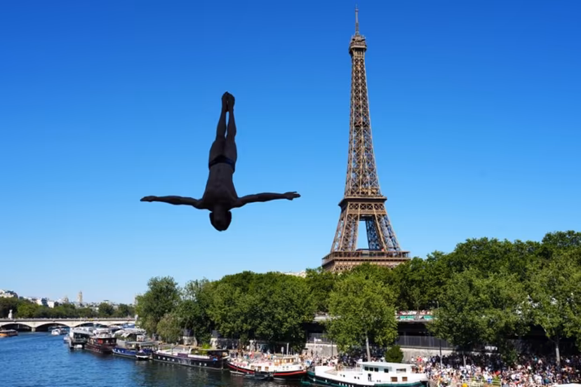 Belgium's diver Lander Roels competes in round 4 of the men's 20m high diving event during the LEN European Aquatics Championships, at the Seine River in Paris on August 8, 2026. Dimitar DILKOFF / AFP