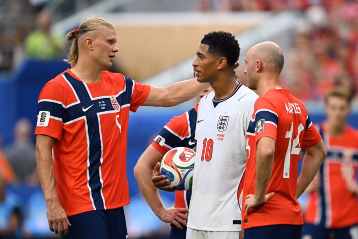 Norway's forward #09 Erling Braut Haaland (L) congratulates England's midfielder #10 Jude Bellingham (C) as Norway's midfielder #14 Fredrik Aursnes looks on, after Bellingham scored his team's second goal during the 2026 World Cup football tournament quarter-final match between Norway and England at Miami Stadium in Miami on July 11, 2026. ROBERTO SCHMIDT / AFP