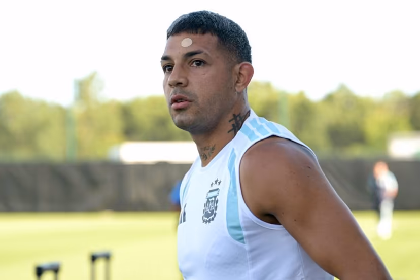 Argentina's defender #25 Facundo Medina arrives for a training session at Sporting KC Training Centre in Kansas City on July 10, 2026, on the eve of the 2026 World Cup football match between Argentina and Switzerland. JUAN MABROMATA / AFP