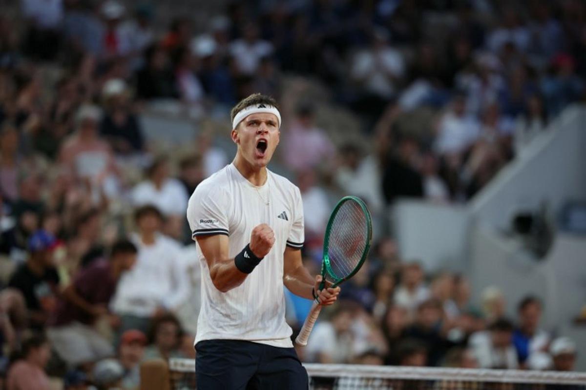 Czech Republic's Jakub Mensik reacts to a point against Andrey Rublev during their men's singles match on day 8 of the French Open tennis tournament on Court Suzanne-Lenglen at the Roland-Garros Complex in Paris on May 31, 2026. ALAIN JOCARD / AFP