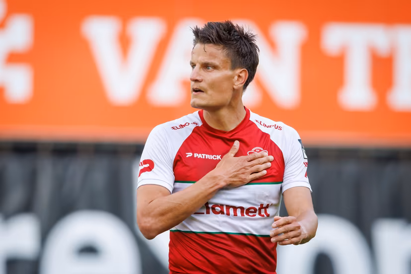 Essevee's Jelle Vossen pictured after his last match for Essevee a soccer match between SV Zulte Waregem and FCV Dender EH, Saturday 09 May 2026 in Waregem, on the sixth and last day of the Relegation Play-offs of the 2025-2026 'Jupiler Pro League' first division of the Belgian championship. BELGA PHOTO KURT DESPLENTER