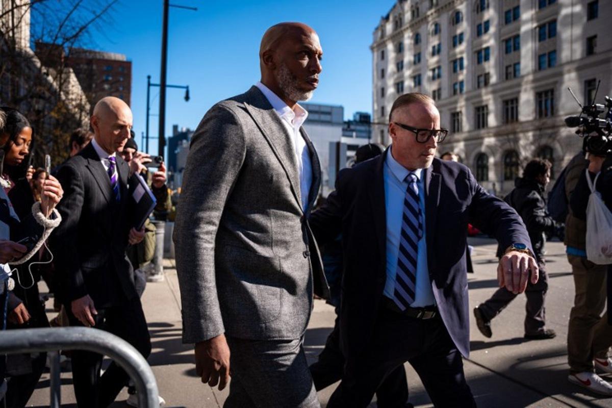 Chauncey Billups, NBA head coach for the Portland Trailblazers, exits Brooklyn Federal Court on November 24, 2025 in New York City. Billups pleaded not guilty Monday to alleged involvement in Mafia-linked illegal gambling schemes that rocked the NBA, prosecutors said. Billups, a former Detroit Pistons star and NBA Hall of Famer, was arrested in connection with rigged illegal poker games tied to Mafia crime families. Angelina Katsanis / AFP