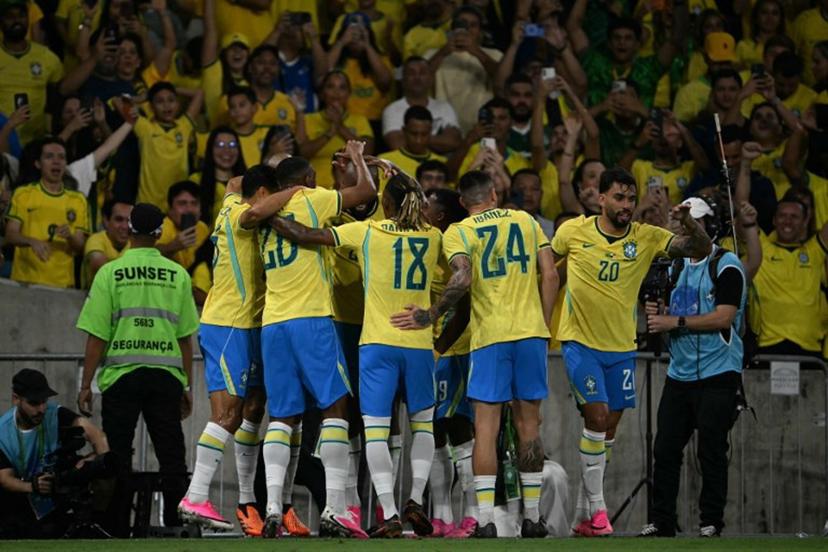 Brazil's forward #25 Igor Thiago (C, unseen) celebrates a penalty goal with teammates during the international friendly football match between Brazil and Panama at the Maracana stadium in Rio de Janeiro, Brazil on May 31, 2026. Mauro PIMENTEL / AFP