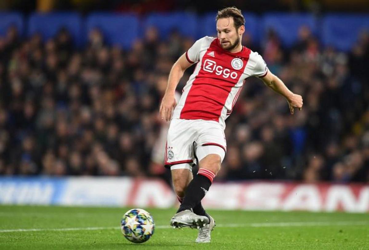 Ajax's Dutch defender Daley Blind passes the ball during the UEFA Champion's League Group H football match between Chelsea and Ajax at Stamford Bridge in London on November 5, 2019. Glyn KIRK / AFP