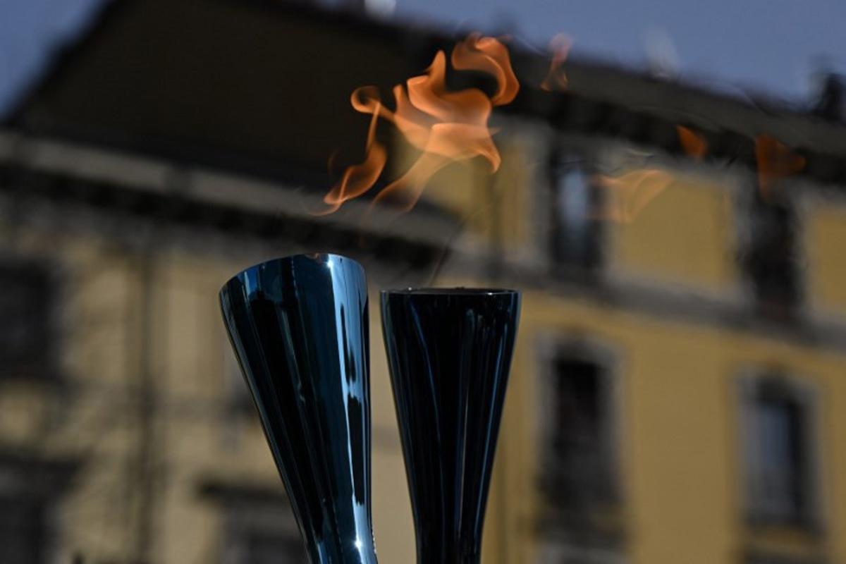 A picture shows the Olympic flame during the torch relay ahead of the Milano Cortina 2026 Winter Olympic Games, in Milan on February 6, 2026. Daniel MUNOZ / AFP