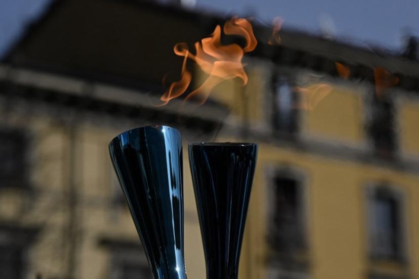 A picture shows the Olympic flame during the torch relay ahead of the Milano Cortina 2026 Winter Olympic Games, in Milan on February 6, 2026. Daniel MUNOZ / AFP
