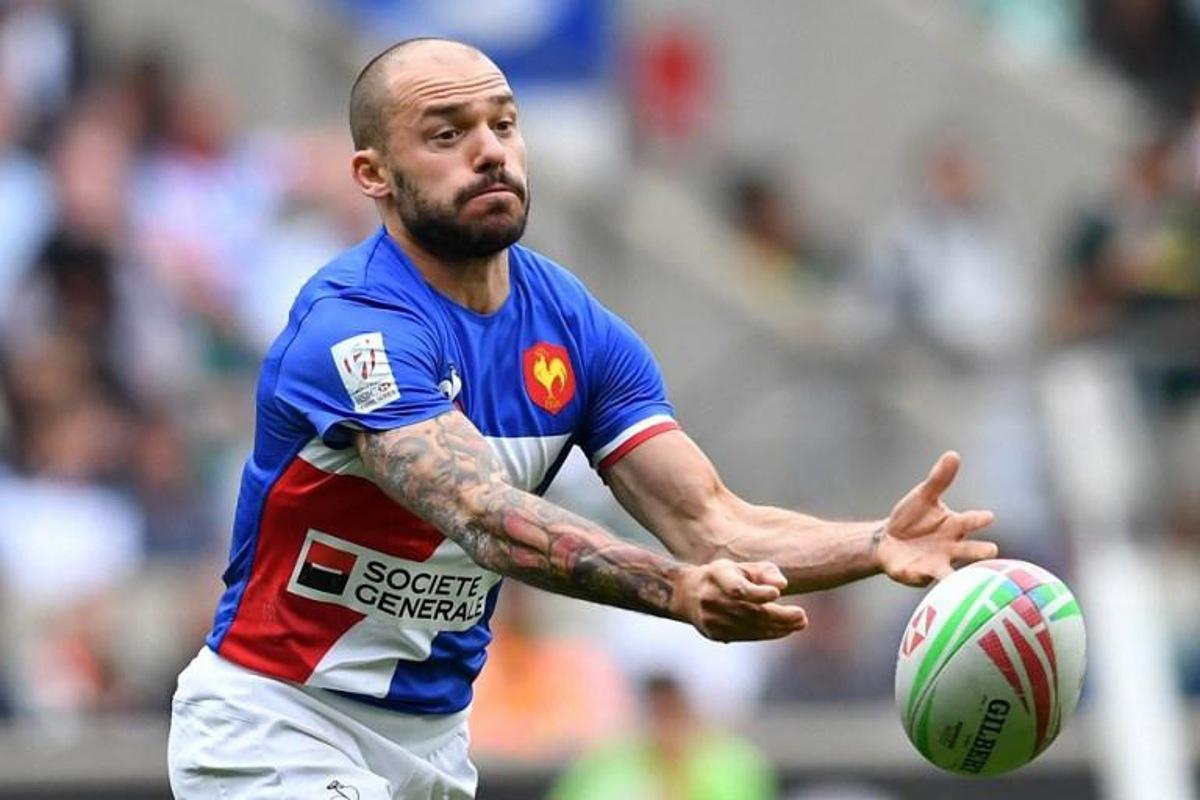 France's Terry Bouhraoua releases the ball during the rugby union semi-finals match between France and Australia on the second day of the London 2019 World Rugby Sevens Series event at Twickenham Stadium in west London on May 26, 2019. Ben STANSALL / AFP