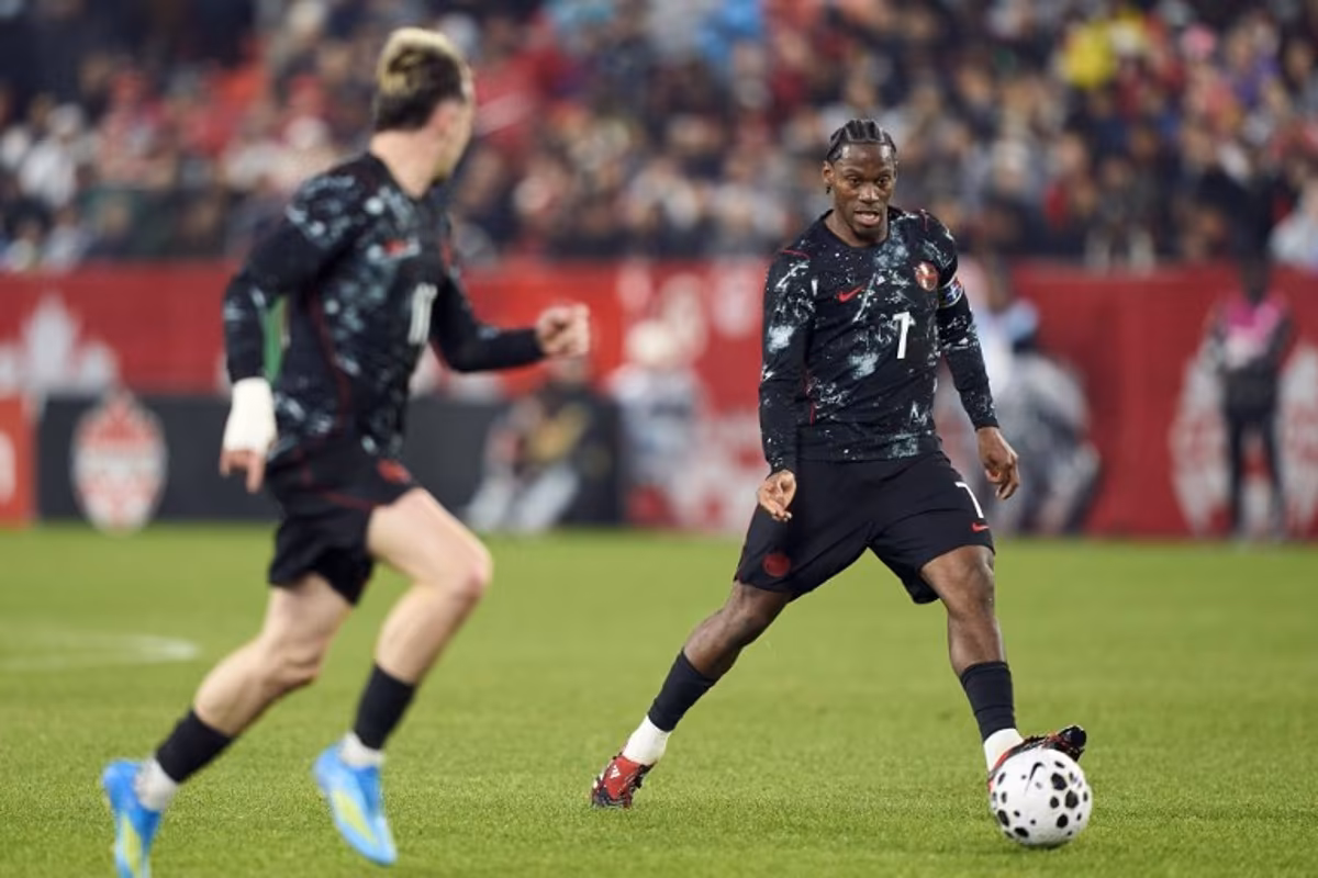 Canada's forward #07 Jonathan David (R) controls the ball during a friendly football match between Canada and Tunisia at BMO Field in Toronto, Canada, on March 31, 2026. Geoff Robins / AFP