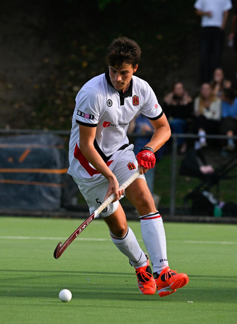 Daring's Francisco Druziuk controls the ball during a hockey game between Royal Racing Club and Royal Daring on Sunday 27 September 2026 in Brussels, on day 3 of the Belgian first division hockey championship. BELGA PHOTO JOHN THYS