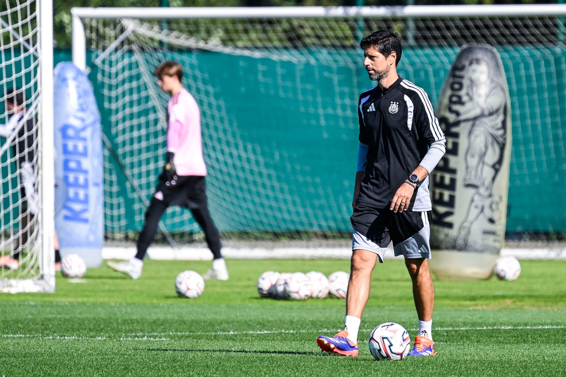 Anderlecht's head coach Vitor Bruno pictured during a training session of Belgian RSC Anderlecht, Wednesday 29 July in Brussels, in preparations of the second leg of the second qualifying round for the UEFA Europa League against Swedish Hammarby IF. BELGA PHOTO TOM GOYVAERTS