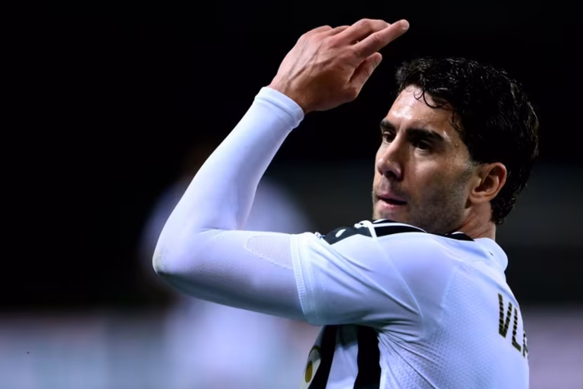 Juventus Serbian forward #09 Dusan Vlahovic celebrates after scoring a goal during the Italian Serie A football match between Torino and Juventus at the Olympic Grande Torino stadium in Turin on May 24, 2026. MARCO BERTORELLO / AFP