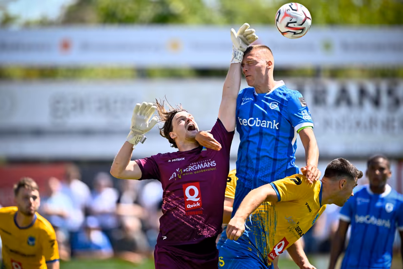 Termien's Marten Schevenels and Genk's Daan Heymans fight for the ball during a friendly soccer game between Racing Genk vs Eendracht Termien, on Saturday 04 July 2026 in Leuven, in preparation of the upcoming 2026-2027 Belgian first division soccer season. BELGA PHOTO JOHAN EYCKENS